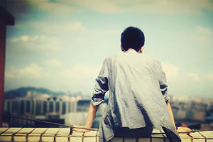 推荐几个可以从google play（谷歌应用商店）直接下载原版APP的网站